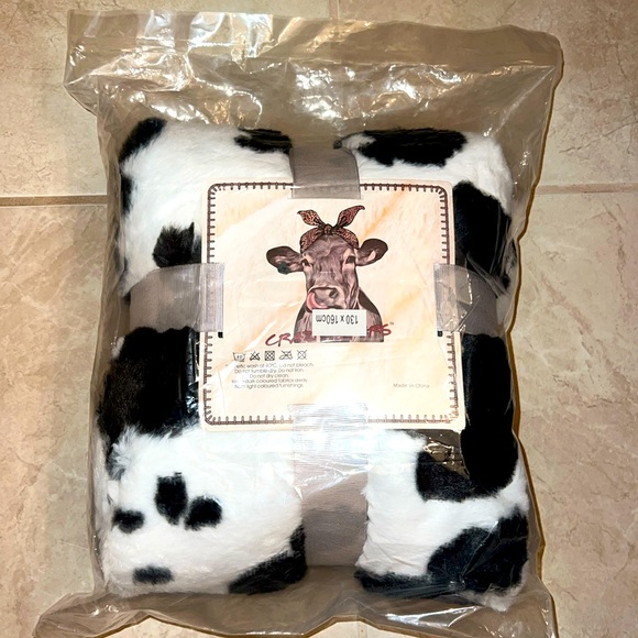 Other - CRAZY HEIFERS Black & White Cow Print Blanket